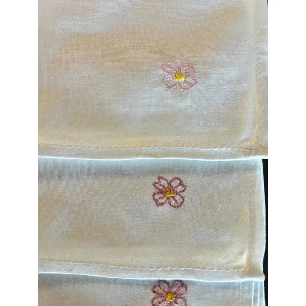 Vintage Embroidered Small‎ Tablecloth & 4 Napkins Set Floral Crisp White Cottage